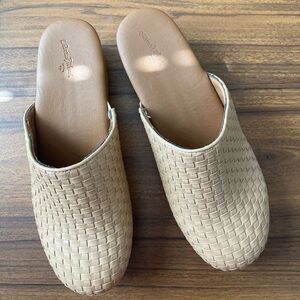 Universal Thread Tan Woven Clogs